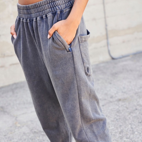 Free People Movement June Bug Jogger Navy Shade - Size XS - Picture 3 of 9